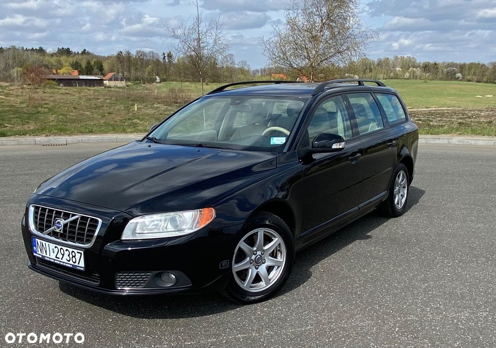 Volvo V70 2.5T Momentum - 1