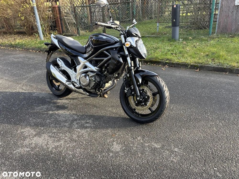 Suzuki Gladius - 1