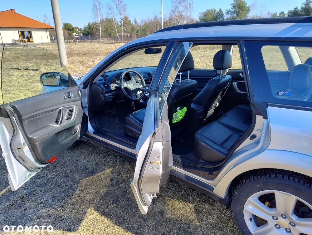 Subaru Outback 2.5i AT - 9