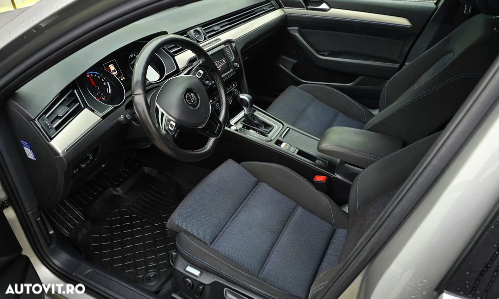 Volkswagen Passat - 12