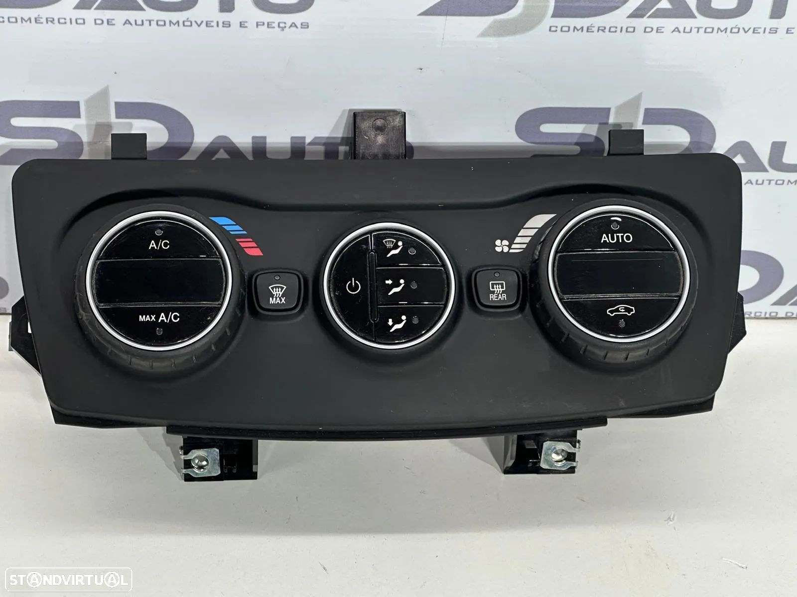 Climatronic / Comandos Ar Condicionado - Fiat Tipo (2016) - 1