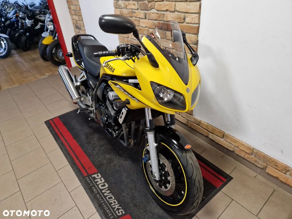 Yamaha FZS - 28