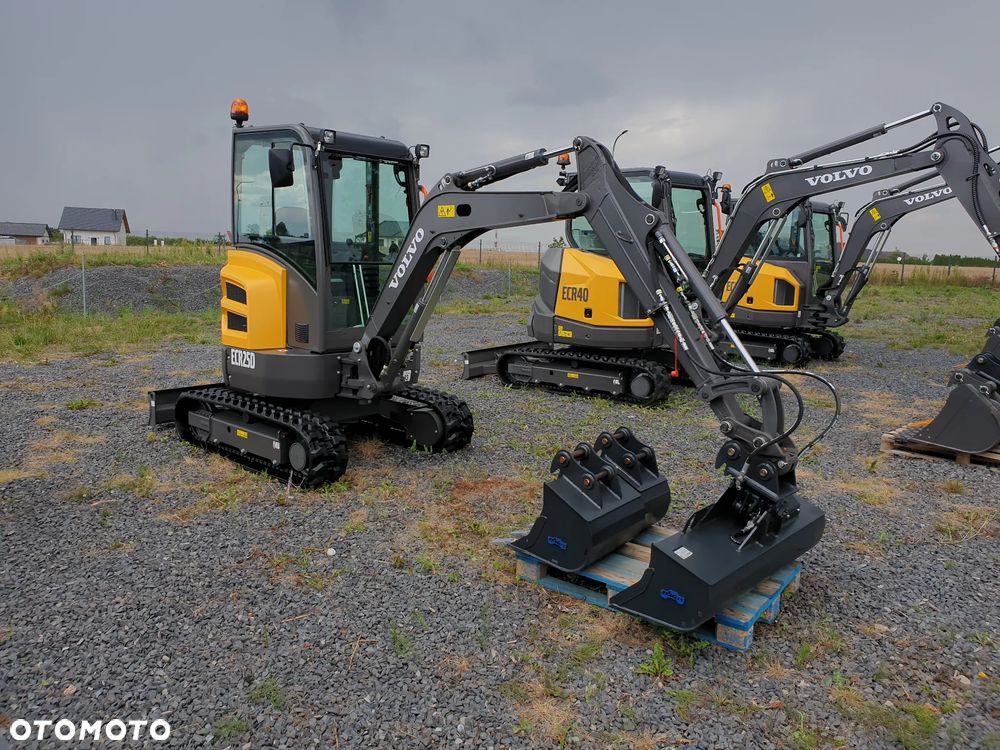 Volvo ECR25D NOWA DOSTĘPNA OD RĘKI, SZYBKOZŁĄCZE, DŁUGIE RAMIĘ, OBRÓT W OBRYSIE - 3