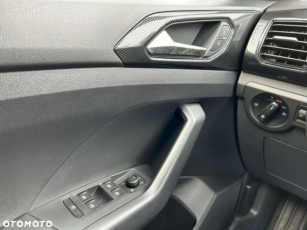 Volkswagen T-Cross - 17