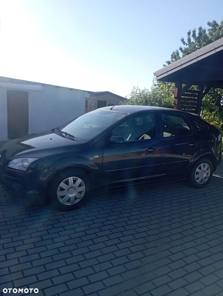 Ford Focus 1.6 16V Ambiente - 2