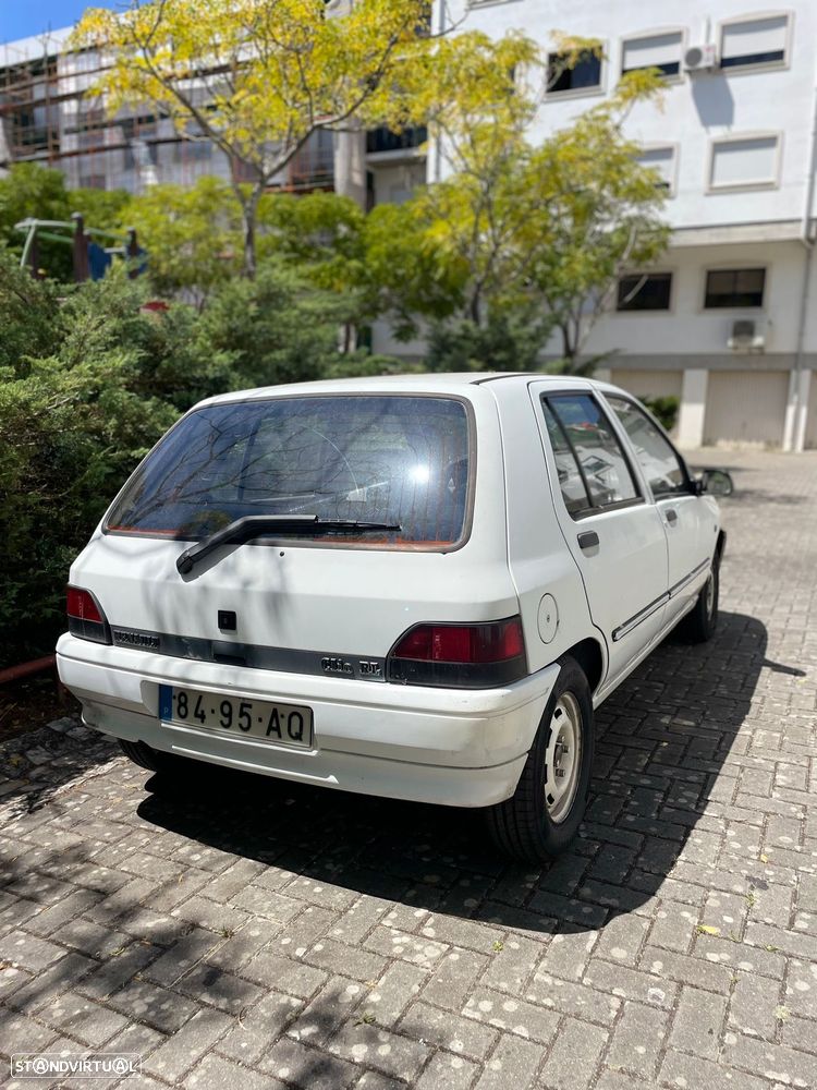 Renault Clio 1.1 RL - 12