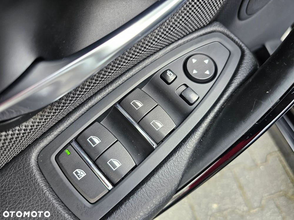 BMW Seria 3 318d Sport Line - 34
