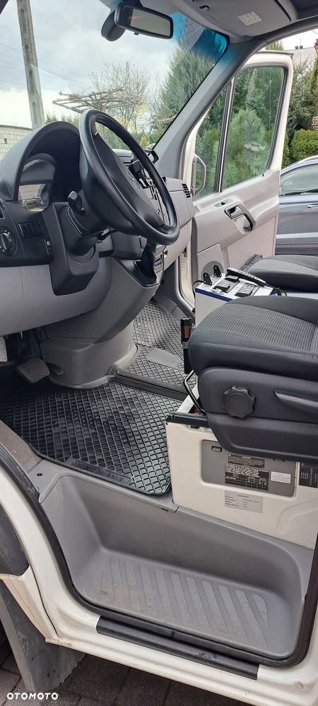 Mercedes-Benz 519 - 29