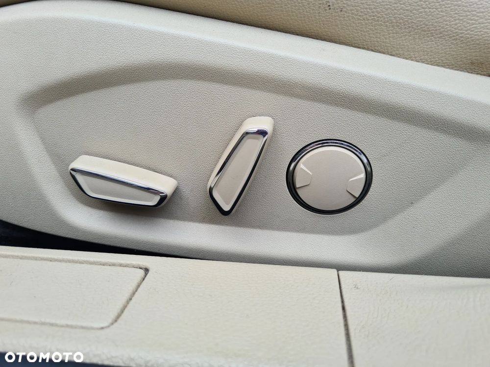 Ford Mondeo 2.0 Hybrid Titanium - 33
