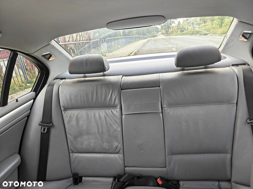BMW Seria 3 325i - 28