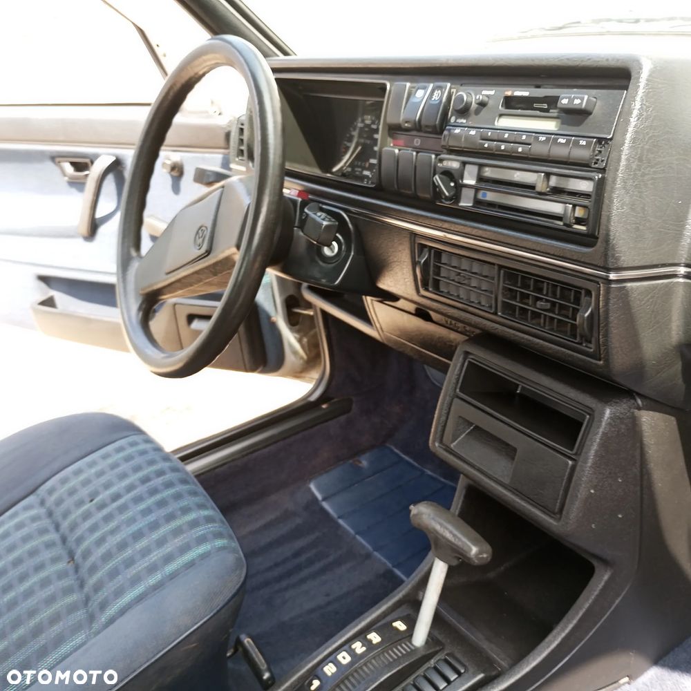 Volkswagen Golf - 25