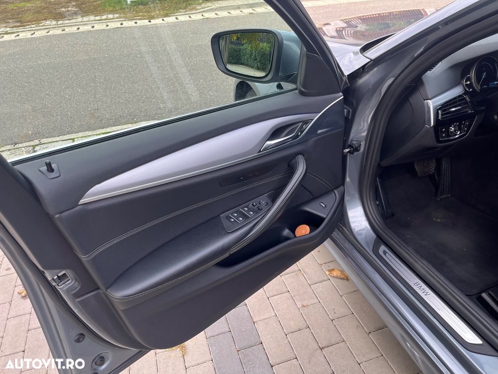 BMW Seria 5 520d AT - 11