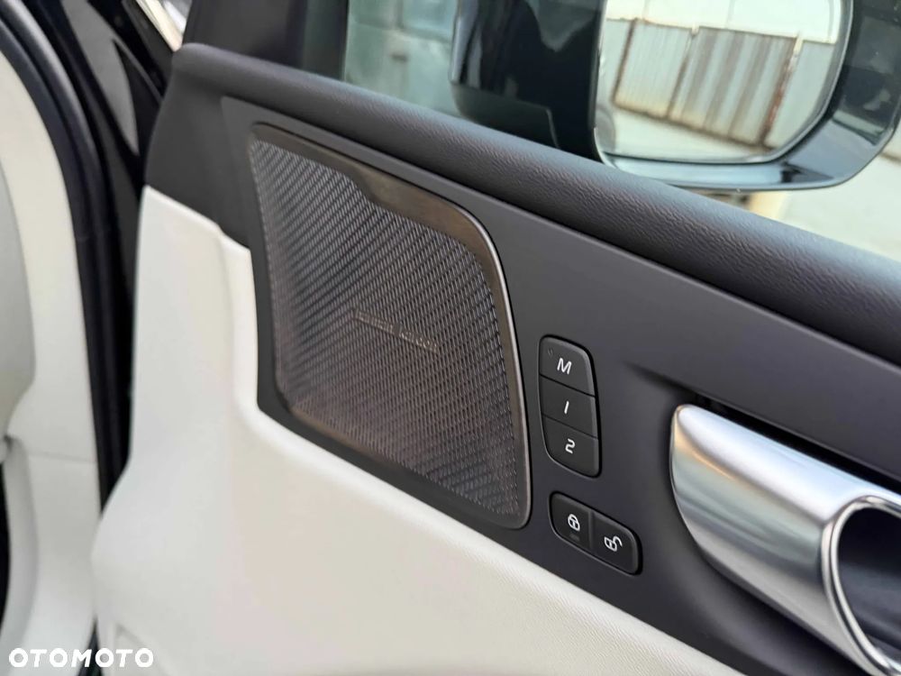 Volvo XC 60 B4 D Plus Dark - 11