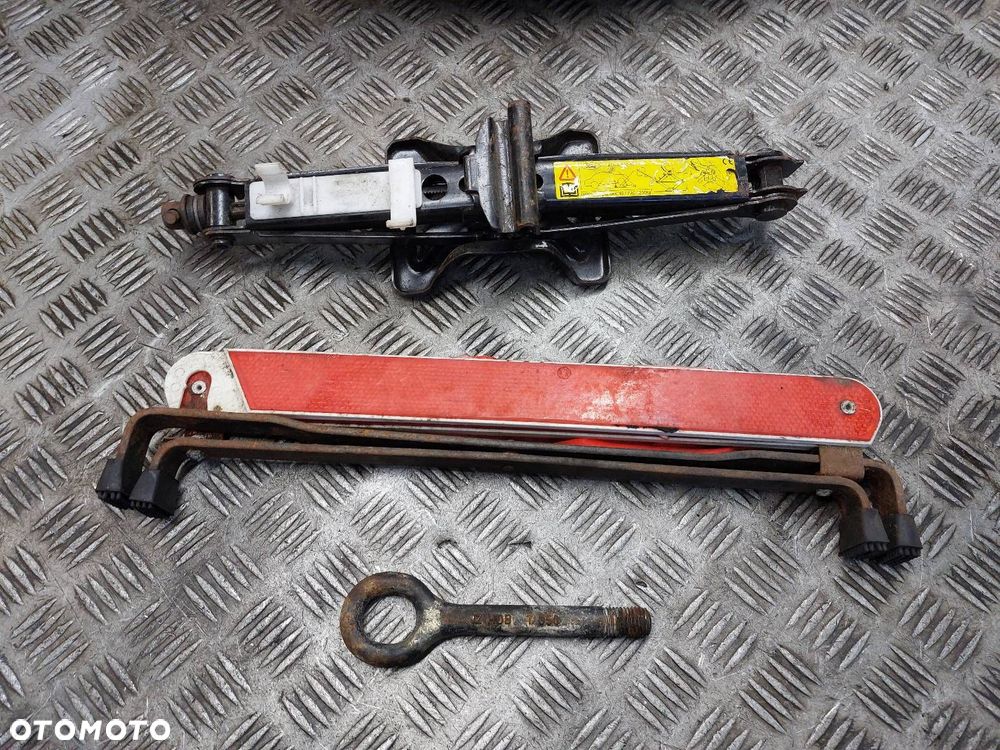 LEWAREK PODNOŚNIK + KOŁO ZAPAS 4x98 5Jx13 155/80R13 FIAT PANDA II - 2