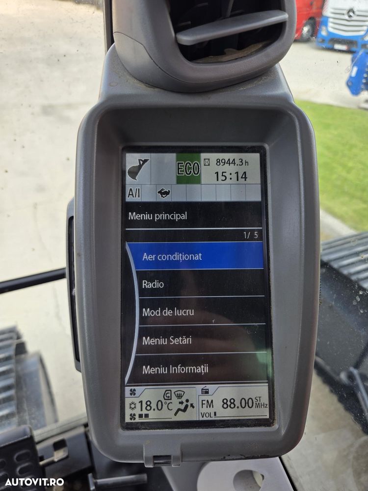 Hitachi ZX300LCN-6, 2019, 8.944h, cupa NOUA 1,8mc, 31,6tone, Ad sapare 7,5m, latime 3m, camere spate si laterale, inst picon si rotire pe brate, consum mediu 19,6l, lant 90% ok doar 721h deplasare, avertizare antirasturnare, posibl leasing-PROMOTIE 93.900Eur - 9