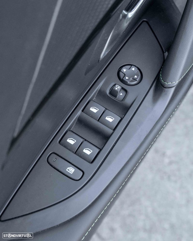 Peugeot 208 1.2 Hybrid GT e-DCS6 - 30