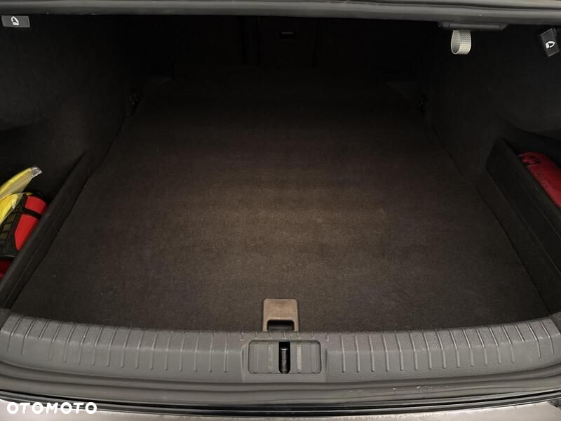 Volkswagen Passat - 23
