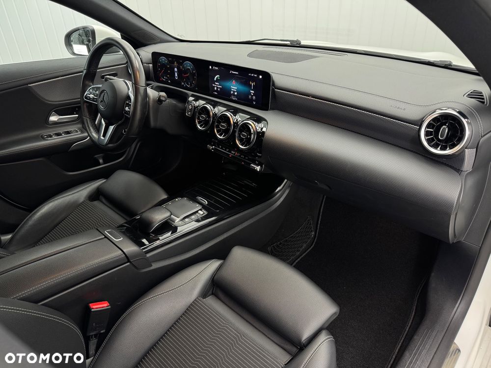 Mercedes-Benz CLA 180 7G-DCT - 20