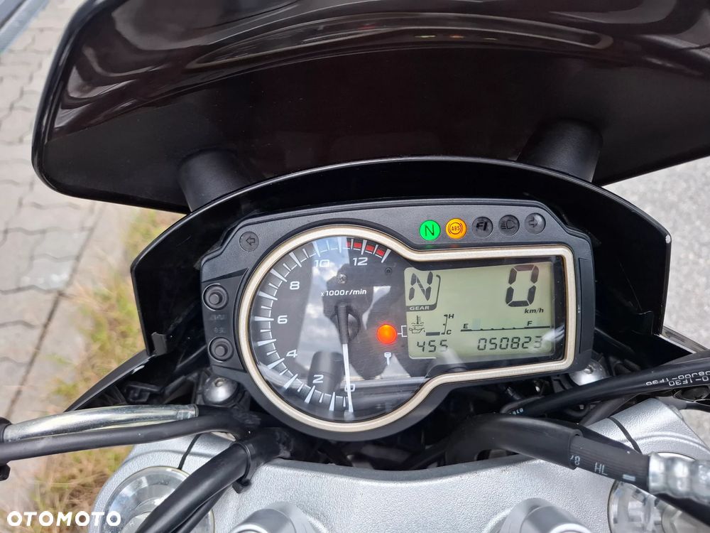 Suzuki GSR - 7