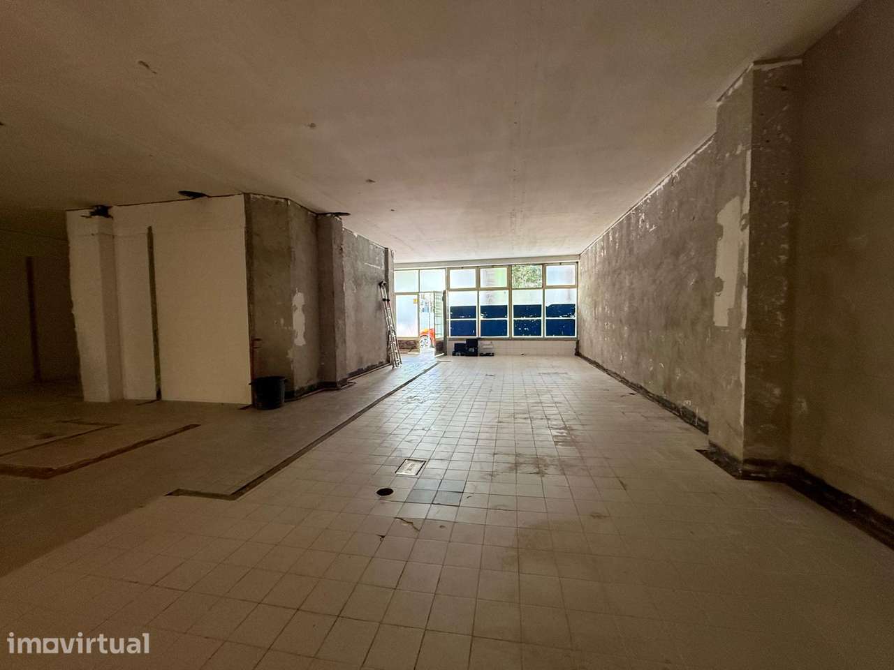 Loja Comercial em Matosinhos Sul, com 254 m2 e Garagem Fechada - Grande imagem: 3/21