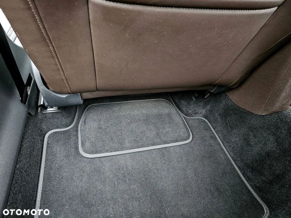 Skoda Superb 2.0 TDI 4x4 DSG L&K - 39