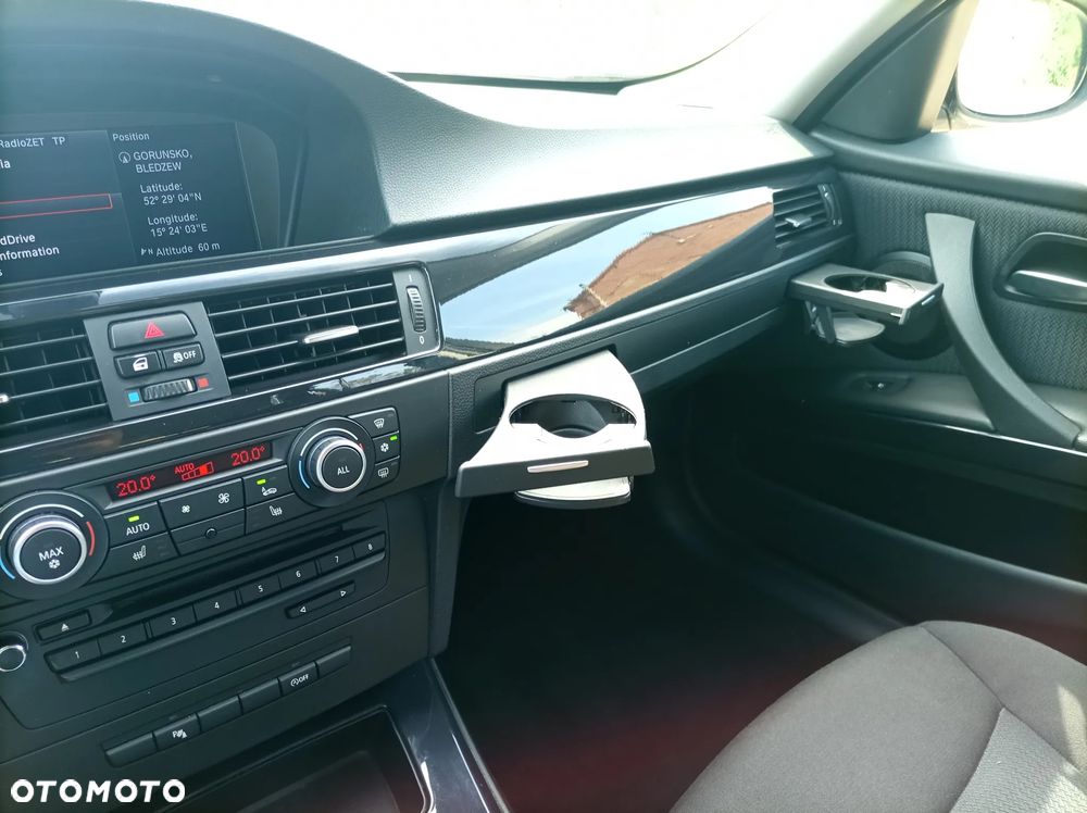 BMW Seria 3 320d DPF Blue Performance Edition Sport - 28