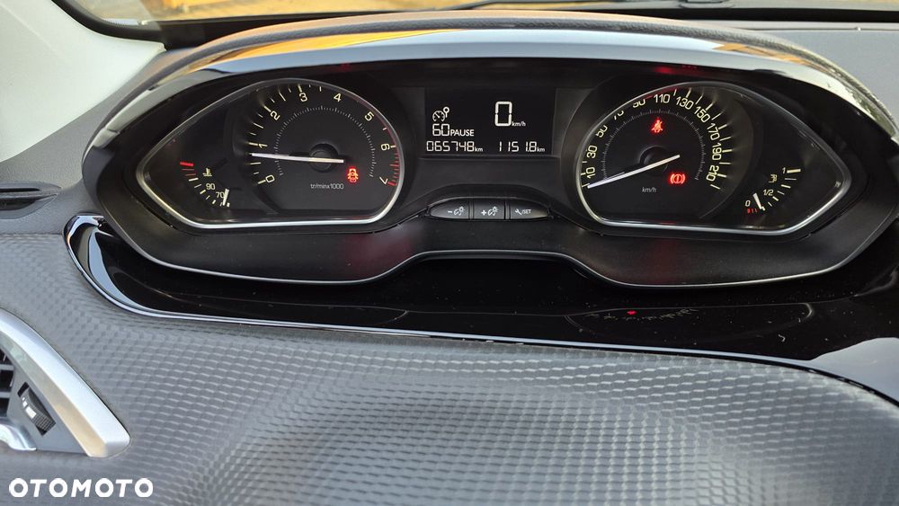 Peugeot 208 1.2 PureTech GPF Signature S&S - 23