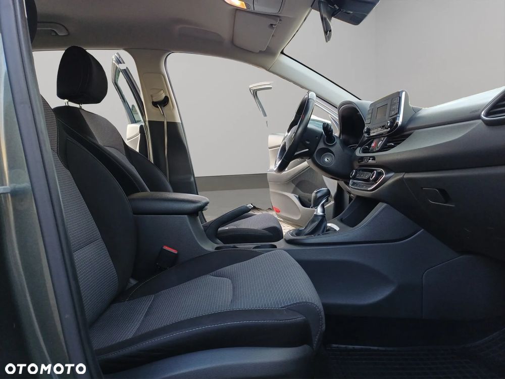 Hyundai i30 1.5 DPI Classic + - 12