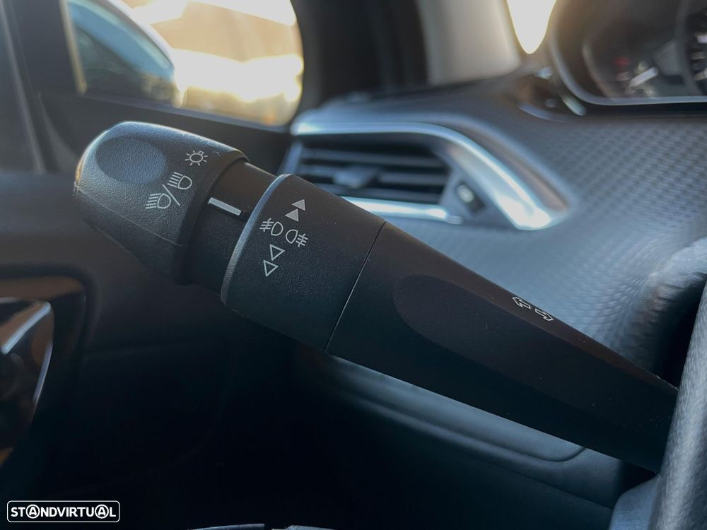 Peugeot 208 PureTech 82 Start & Stop Allure - 18