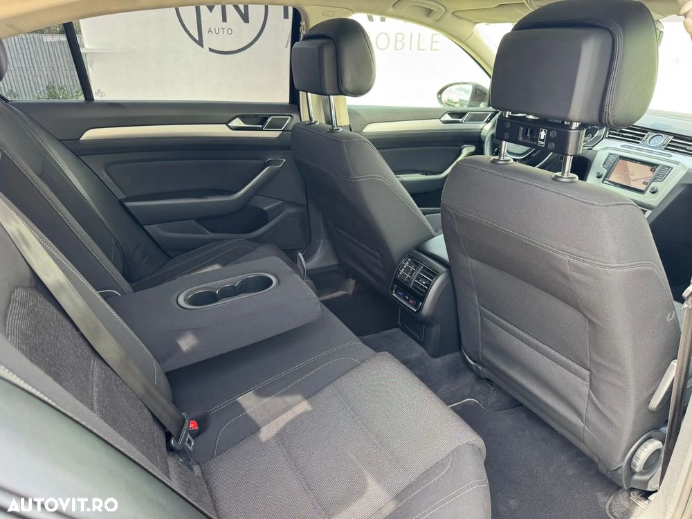 Volkswagen Passat - 12