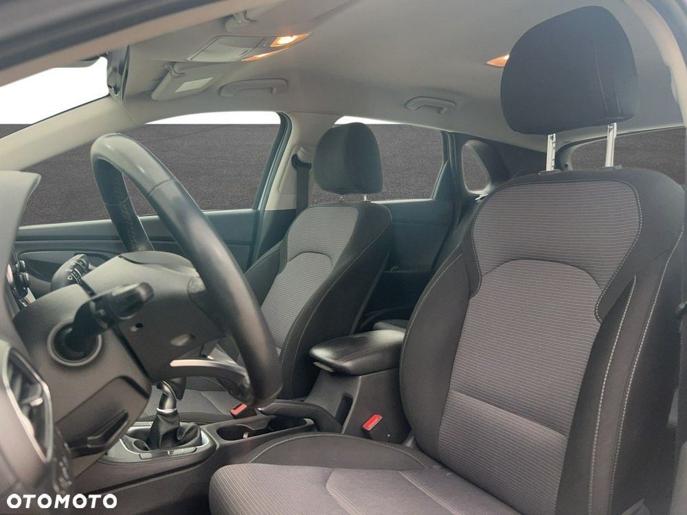 Hyundai i30 1.5 DPI Classic + - 16