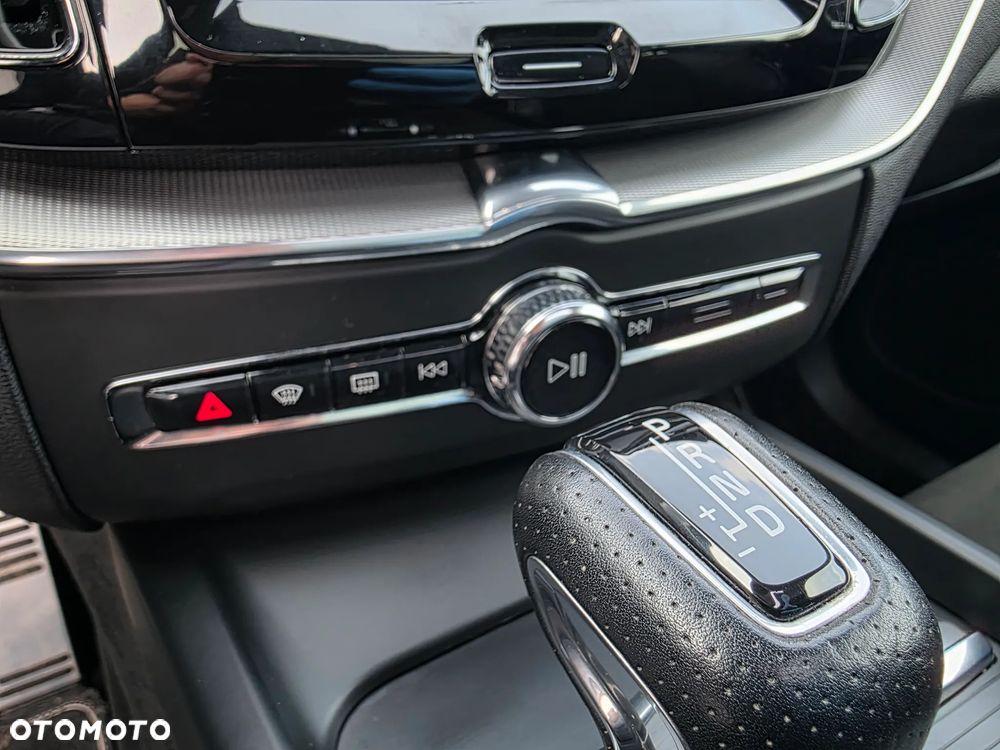 Volvo XC 60 D5 AWD R-Design - 21