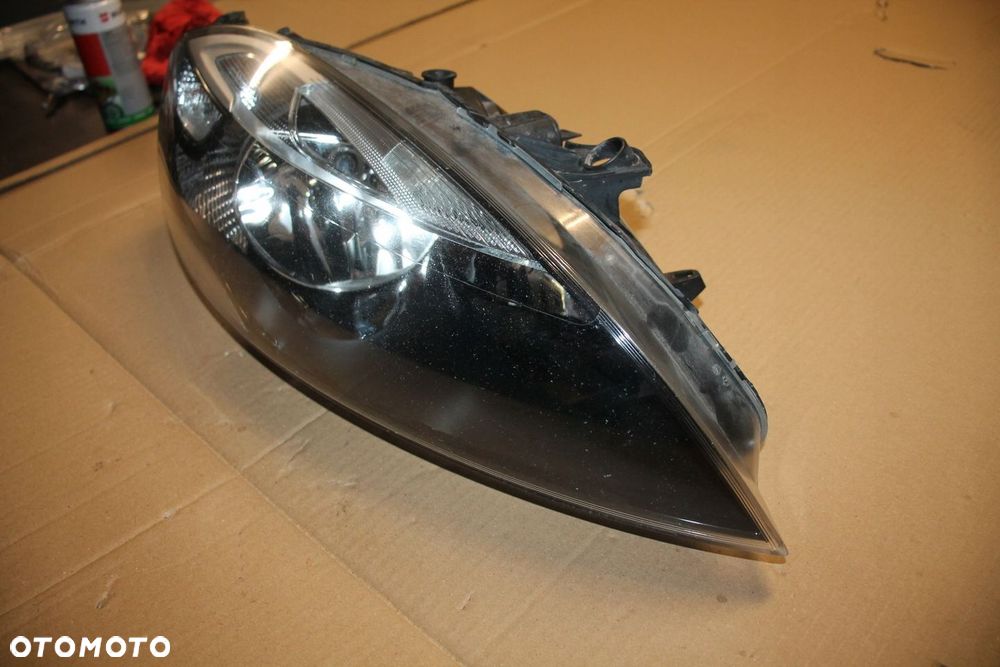 VOLVO V40 PRAWA LAMPA PRAWY REFLEKTOR H7 31420004 - 2