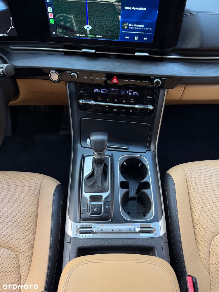 Kia Carnival - 17