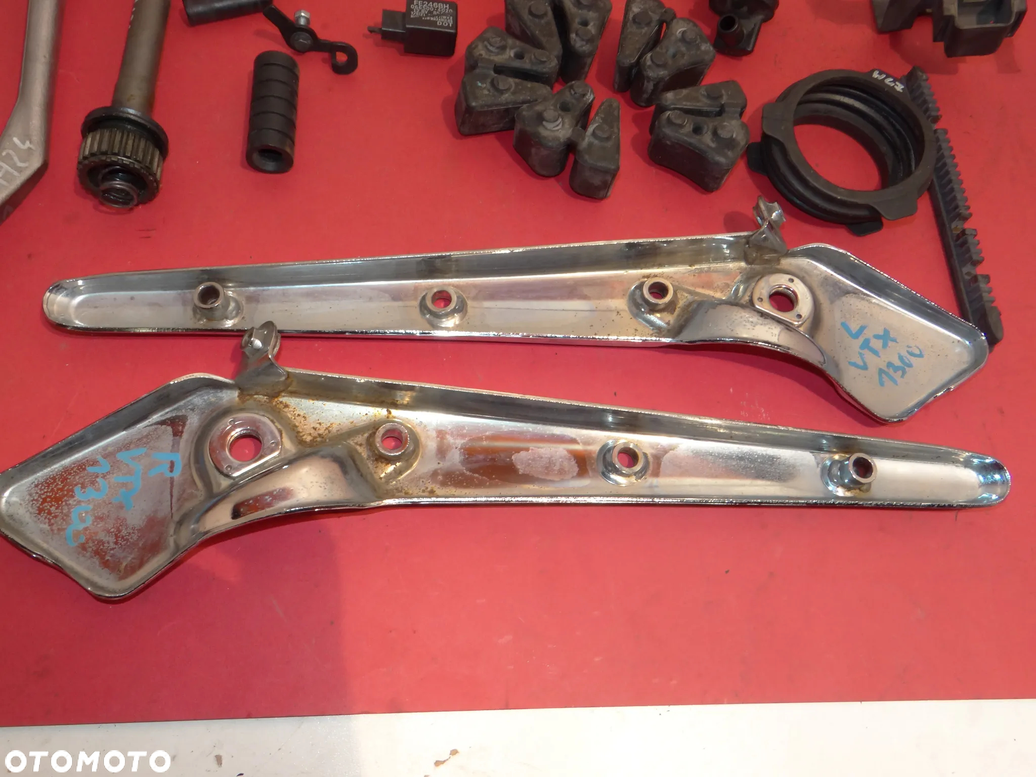 HONDA VTX 1300 LISTWY BŁOTNIKA TERMOSTAT STOPKA BOCZNA KOŁO MAGNESOWE WYSPRZENGLIK CZĘŚCI H105 - 18