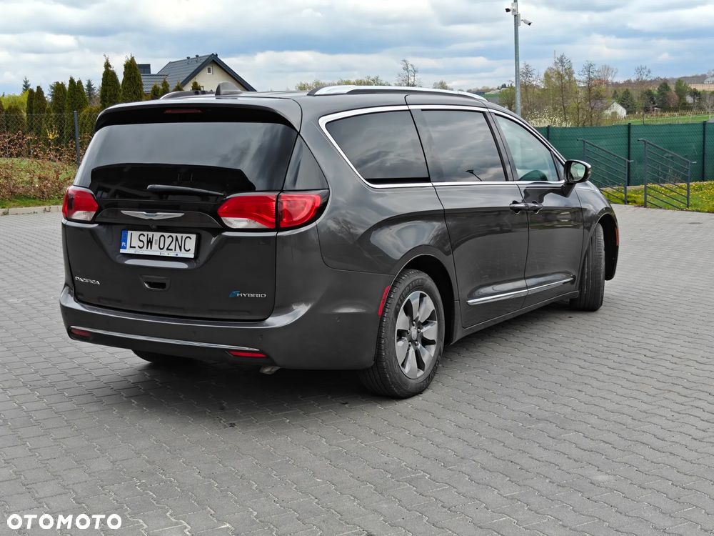 Chrysler Pacifica - 4