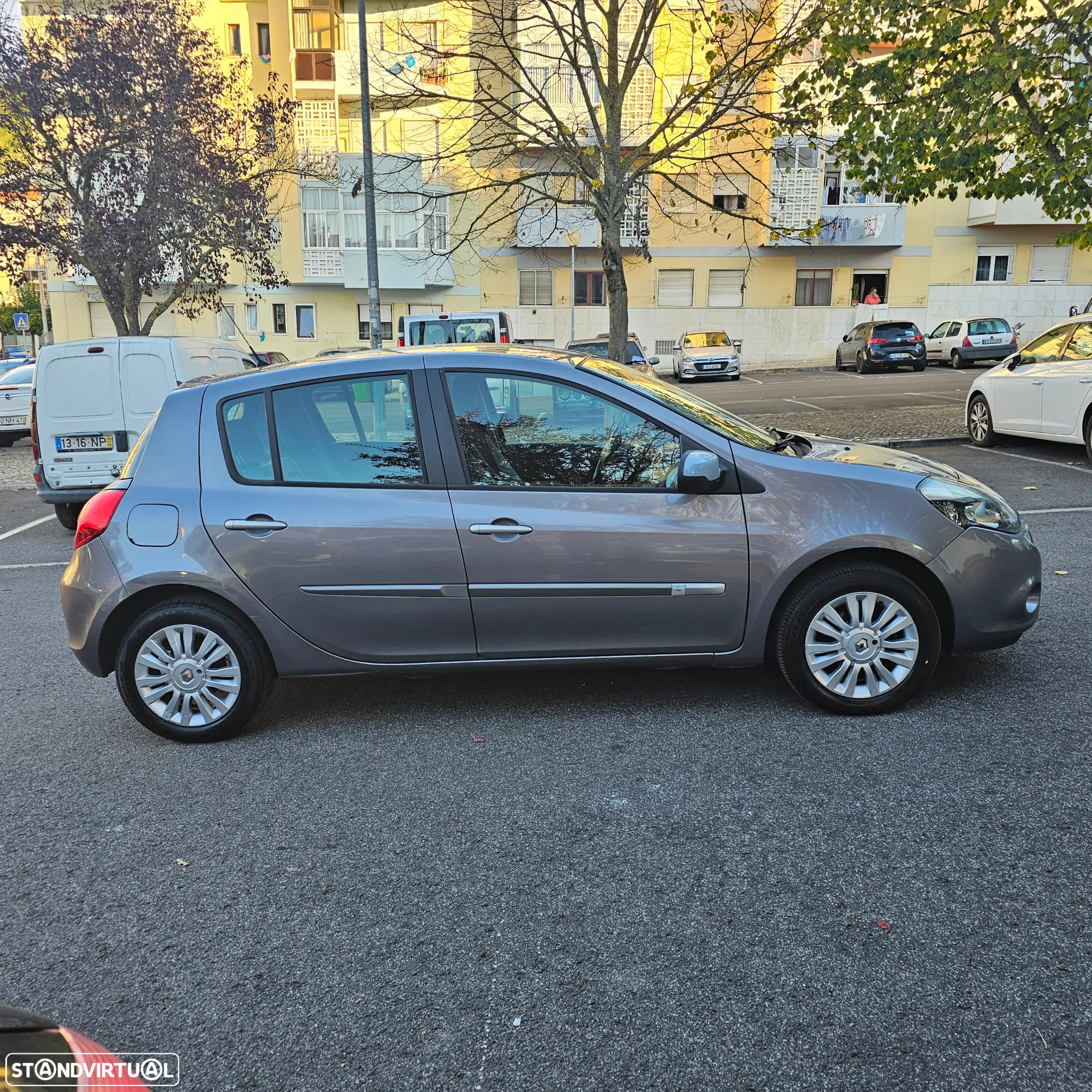 Renault Clio 1.5 dCi Dynamique S - 12