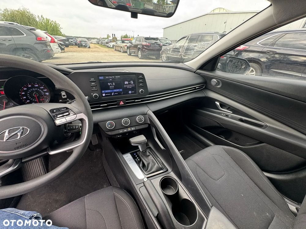Hyundai Elantra - 13