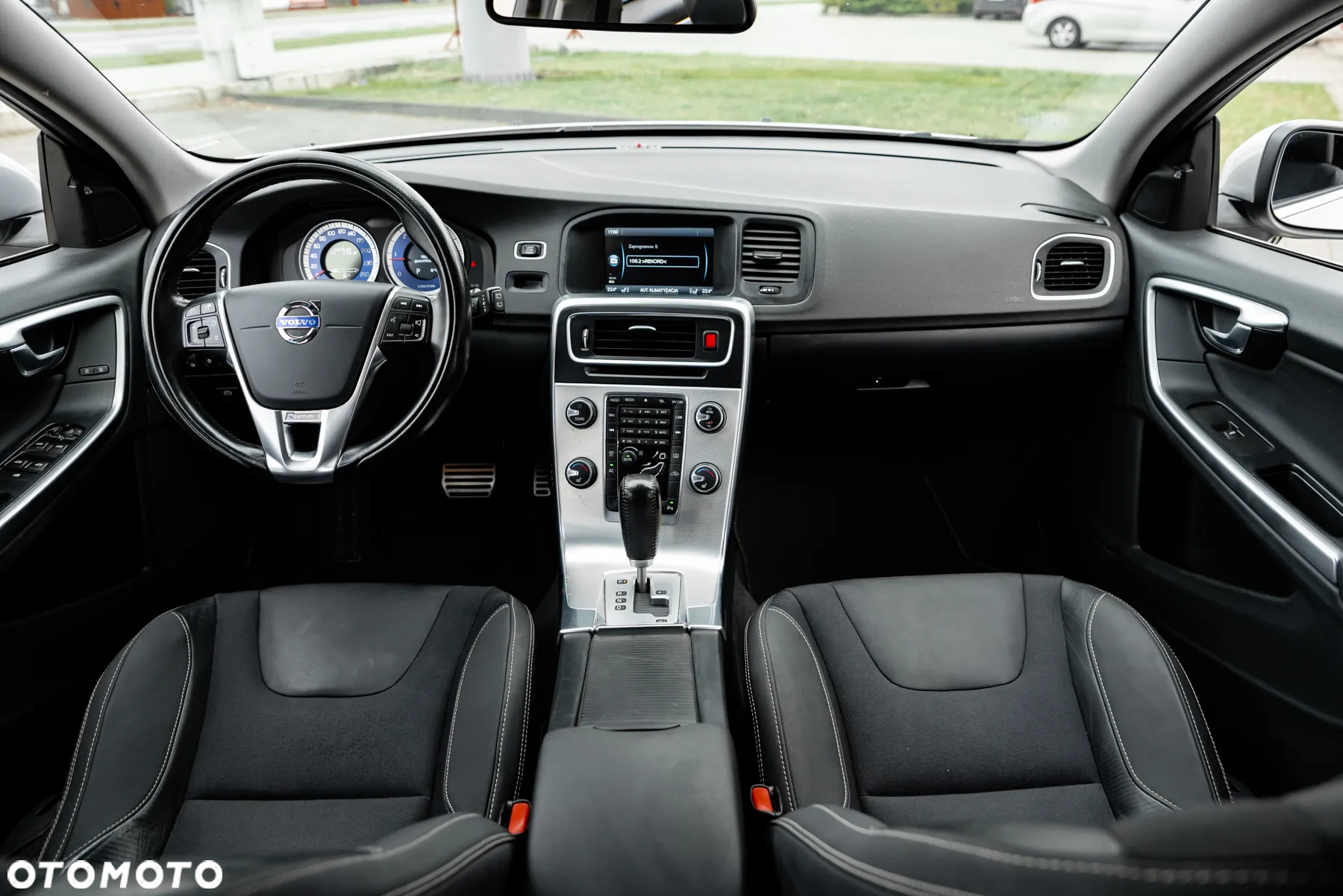 Volvo V60 D5 AWD R-Design - 23
