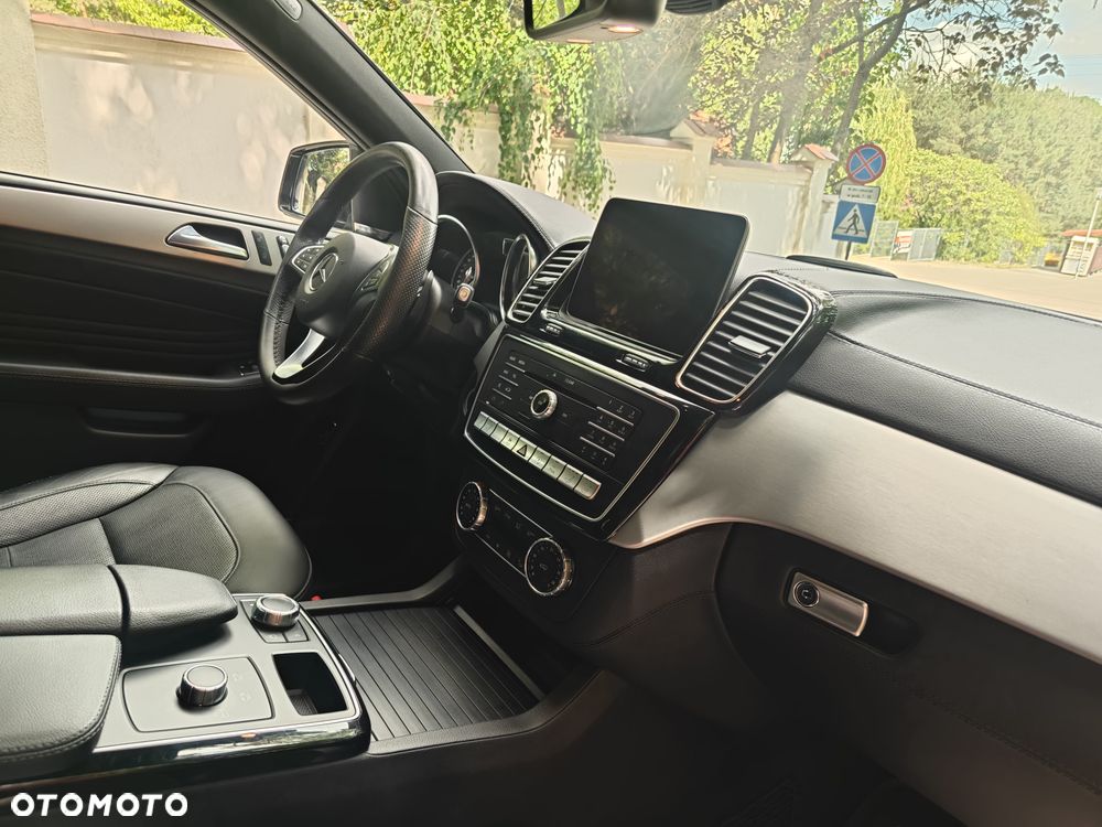 Mercedes-Benz GLE - 24