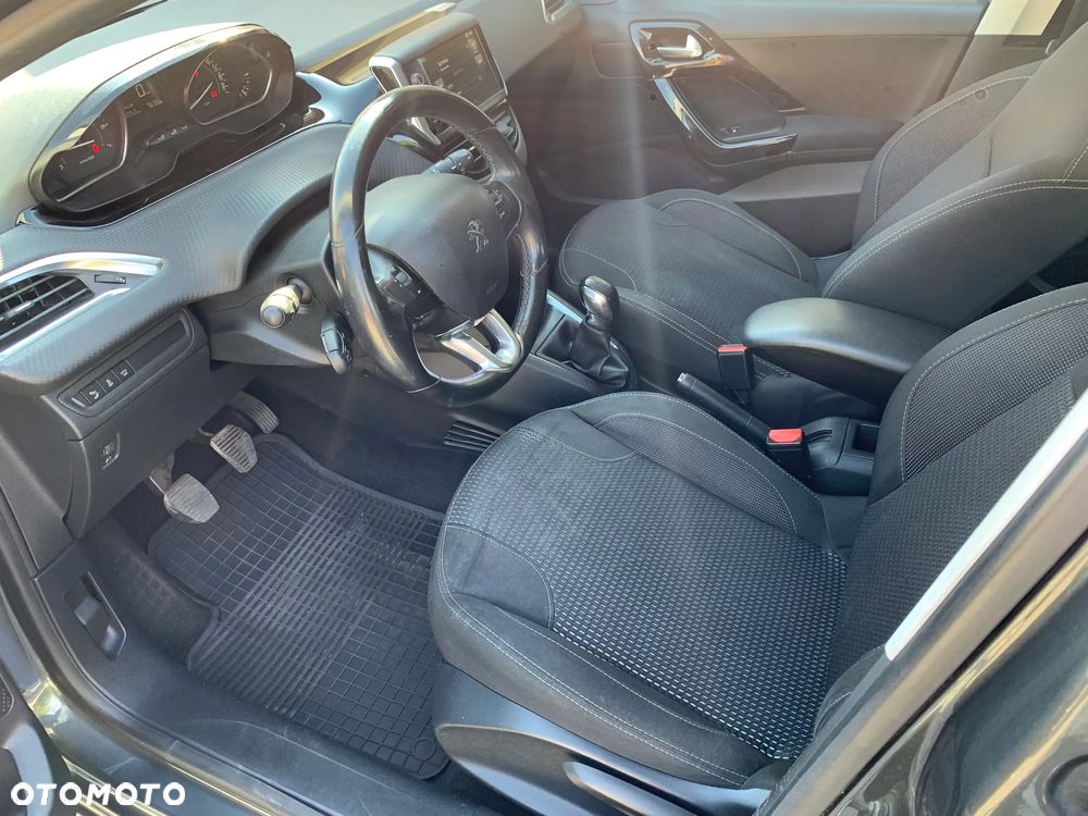 Peugeot 208 PureTech 110 Stop & Start Allure - 17