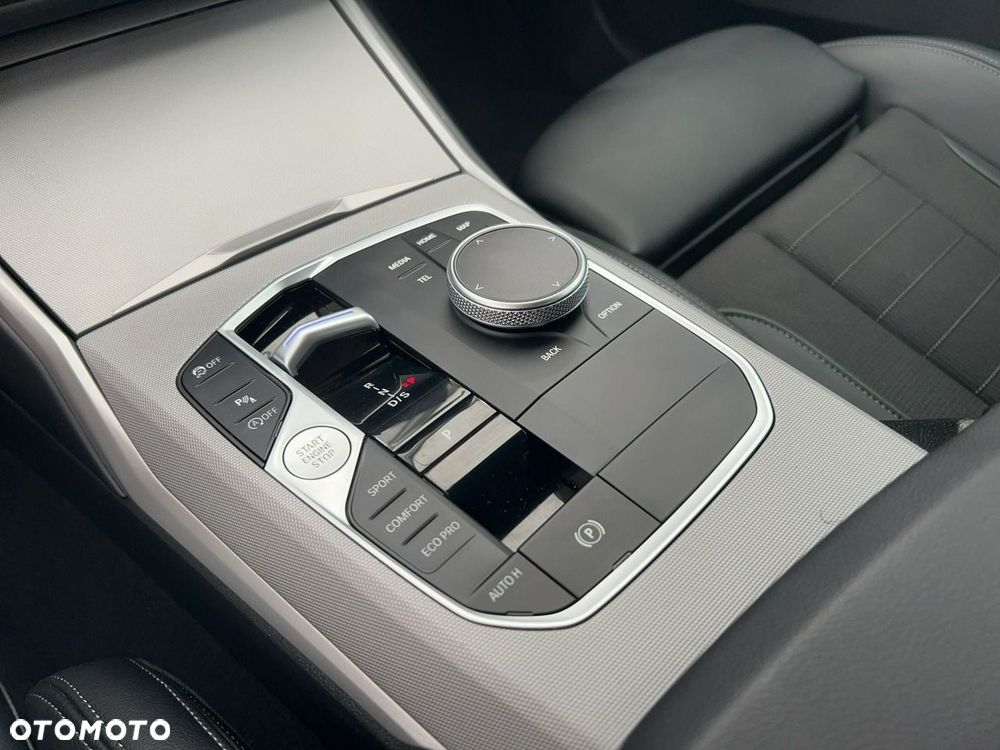 BMW Seria 3 318d mHEV - 18