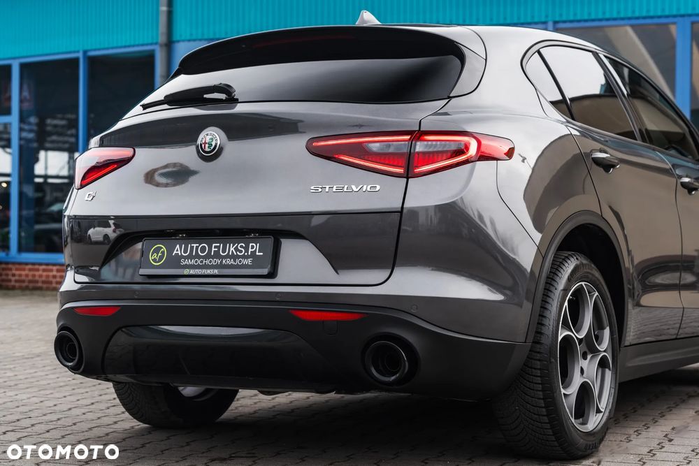 Alfa Romeo Stelvio 2.0 Turbo Sprint Q4 - 11