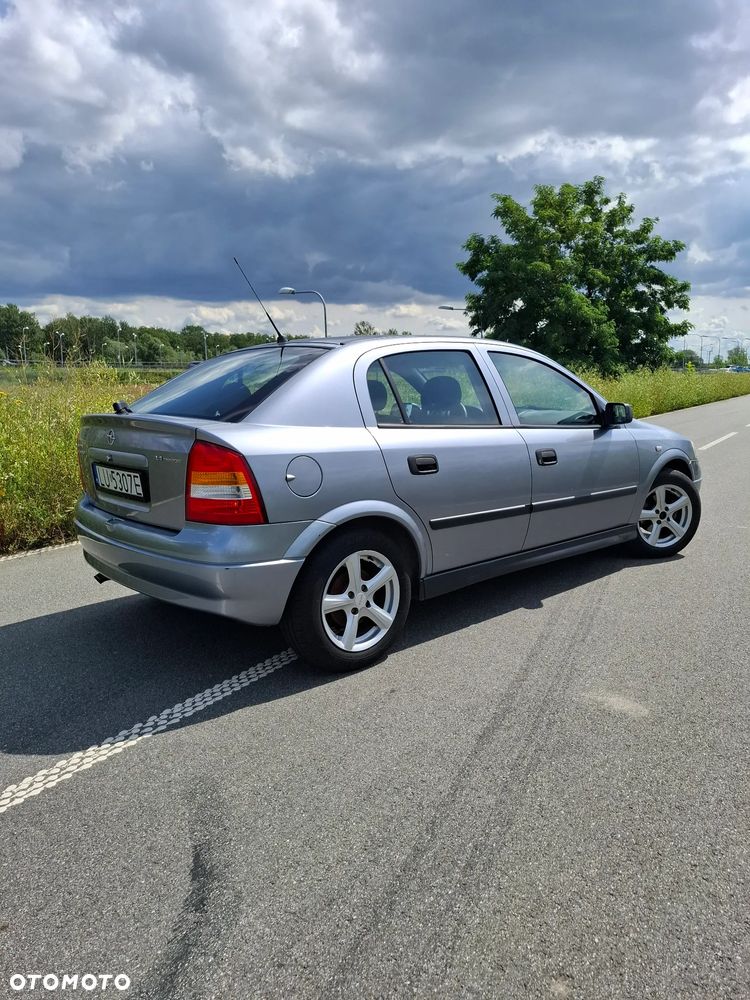 Opel Astra 1.4 111 - 3