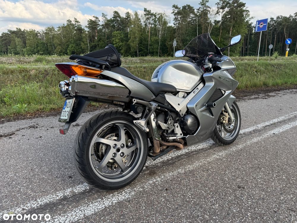 Honda VFR - 8
