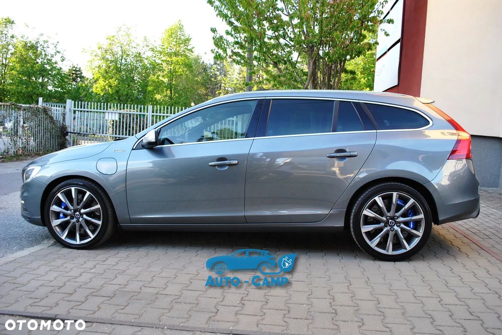 Volvo V60 D6 AWD Plug-in Hybrid R-Design Summum - 28