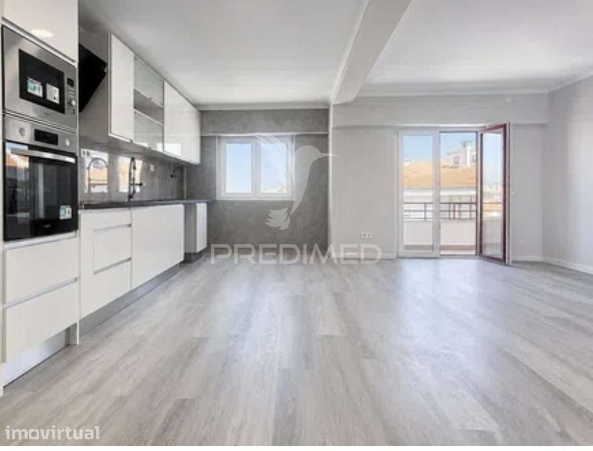 T4 TOTALMENTE REMODELADO NA AMORA | 120 m² | 4 QUARTOS | 2 CASAS DE... - Grande imagem: 2/31
