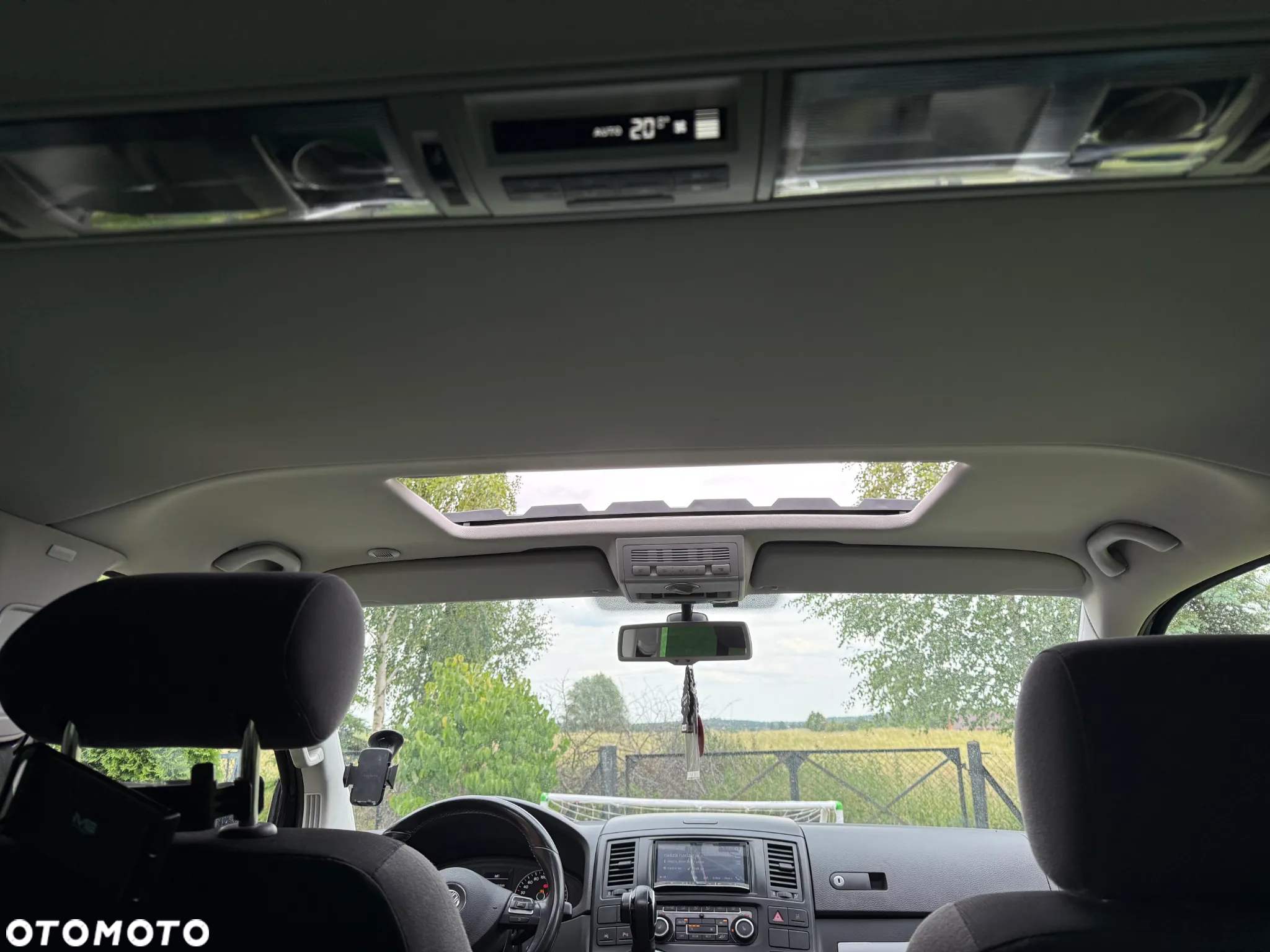 Volkswagen Multivan - 11