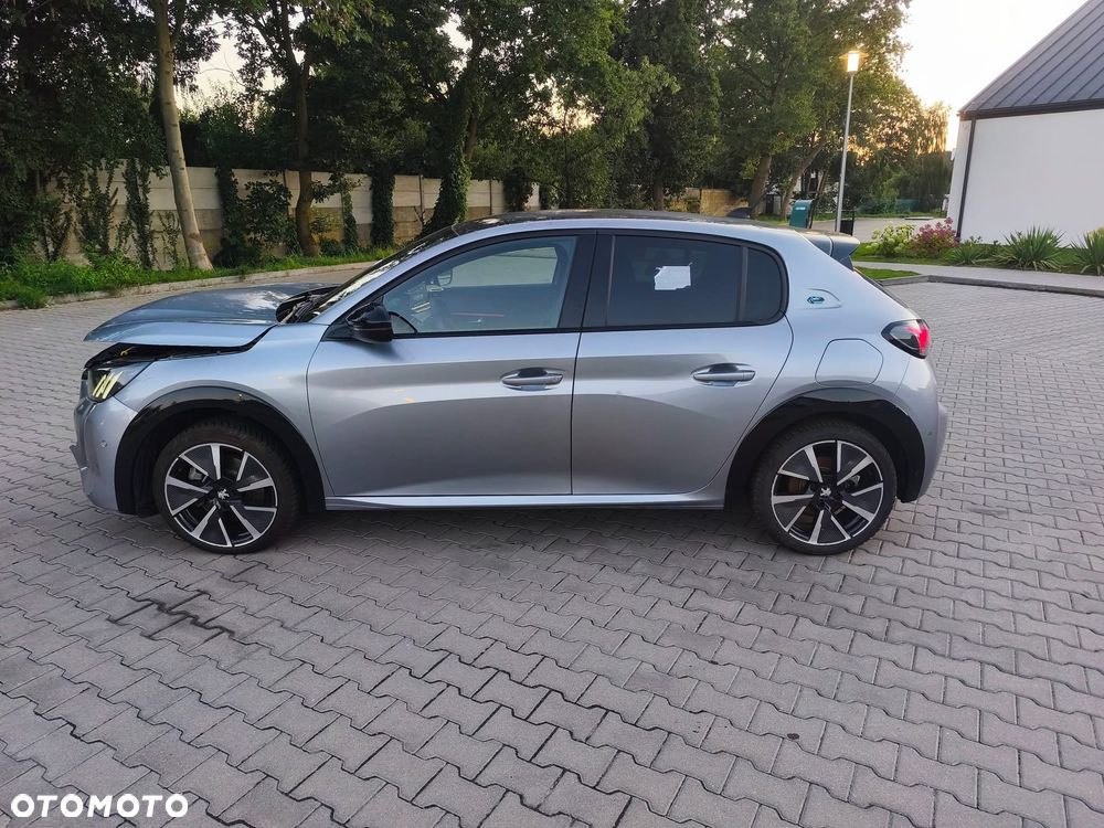 Peugeot 208 - 8