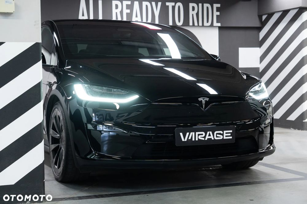 Tesla Model X - 15